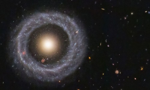 Thiên hà Hoag cách Trái Đất 600 triệu năm ánh sáng. Ảnh: NASA.