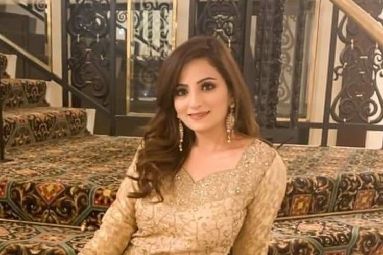Zanib Naveed đăng quang Miss Pakistan World năm 2012. Ảnh: Facebook.