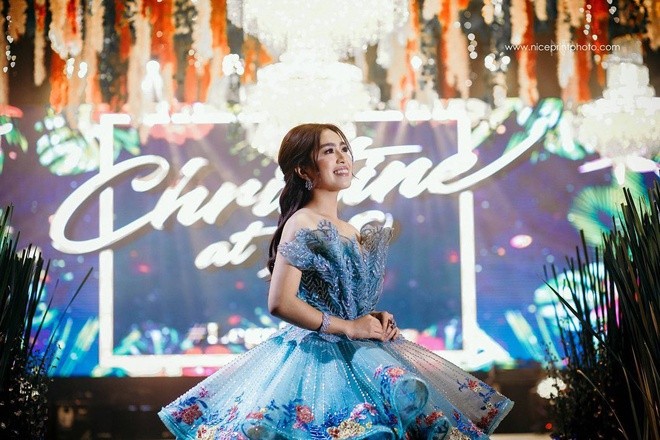 Christine Lim (sinh năm 2001) được nhiều người chú ý khi sinh ra trong gia đình giàu có nổi tiếng Phillippines.