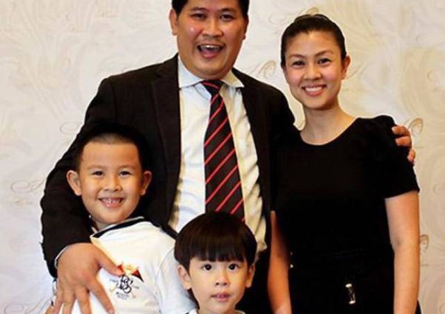 Gia đình Phước Sang - Kim Thư cách đây nhiều năm.