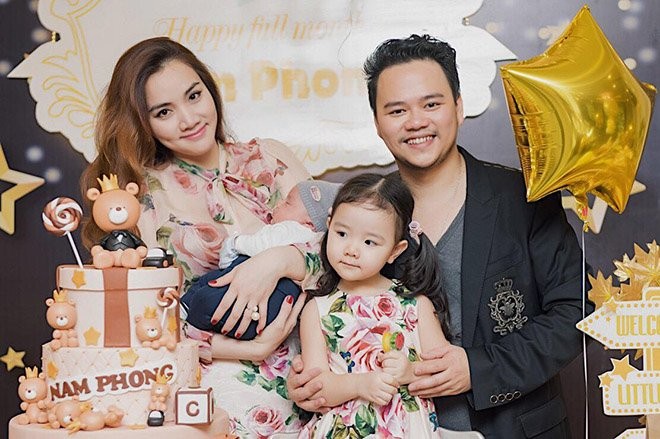 Trang Nhung sinh cho chồng đại gia một cô con gái xinh xắn và cậu con trai đáng yêu.