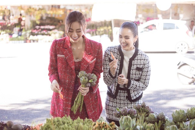 Hoa hậu Lương Thuỳ Linh cùng đàn chị Megan Young đi chợ Đà Lạt.