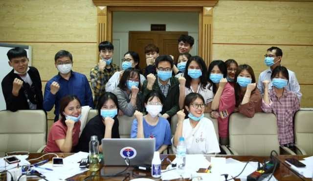 Nhật ký một ngày chống dịch của sinh viên trường ĐH Y tế công cộng