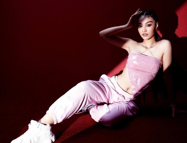 Nàng hậu Kiều Loan một mình cân trọn phong cách hip hop trong bộ ảnh mới.