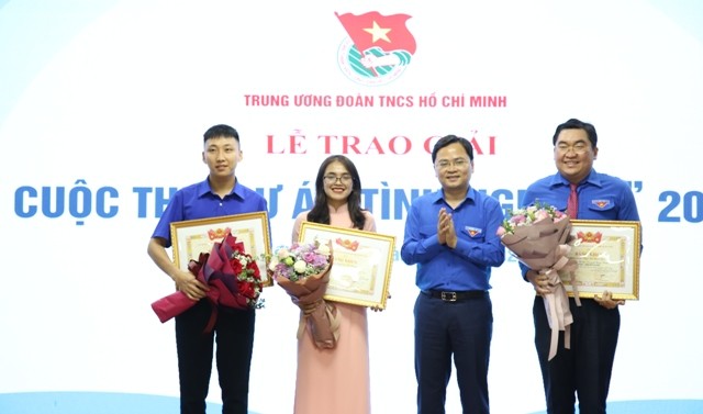 Trung ương Đoàn TNCS Hồ Chí Minh tổ chức trao giải Nhất và Nhì cuộc thi dự án tình nguyện năm 2020.