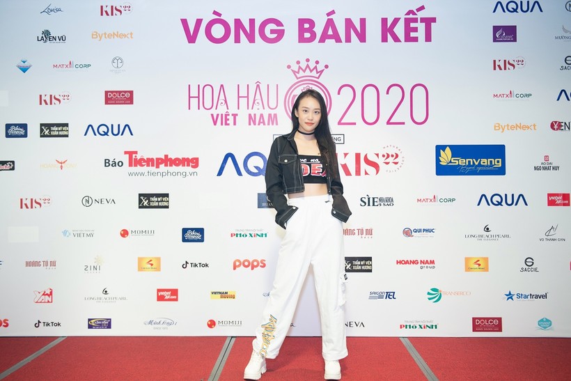 Biên đạo Kim Anh đã có buổi tập cho 60 gương mặt Bán kết của cuộc thi Hoa hậu Việt Nam.
