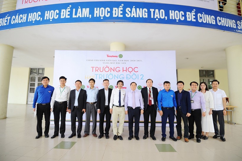 Chương trình Chào tân sinh viên 2020 và ra mắt đặc san Trường học hay Trường đời 2 được tổ chức tại Học viện Nông nghiệp Việt Nam.