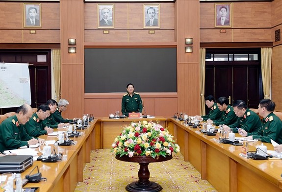 Đại tướng Ngô Xuân Lịch chủ trì cuộc họp Bộ Quốc phòng sáng 18/10. Ảnh: CP.