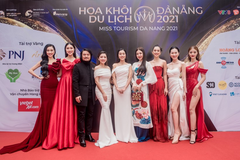Dàn người đẹp tại họp báo Hoa khôi du lịch Đà Nẵng 2021.
