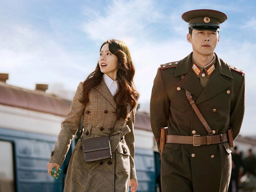 Đôi tình nhân Hàn Quốc Son Ye Jin - Hyun Bin trong phim "hạ cánh nơi anh".