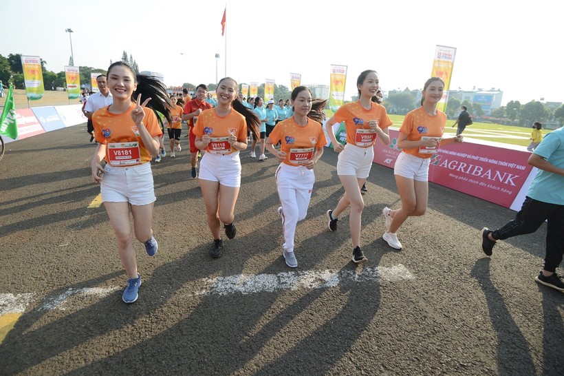 Các người đẹp đã tham gia giải chạy marathon tại Gia Lai.