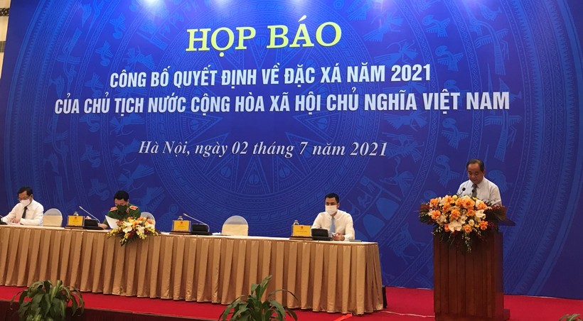 Chủ nhiệm Văn phòng Chủ tịch nước Lê Khánh Hải công bố quyết định đặc xá năm 2021 của Chủ tịch nước.