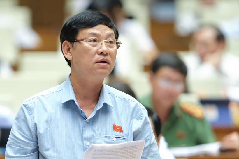 Đại biểu Nguyễn Hữu Chính – Đoàn đại biểu Quốc hội Thành phố Hà Nội.