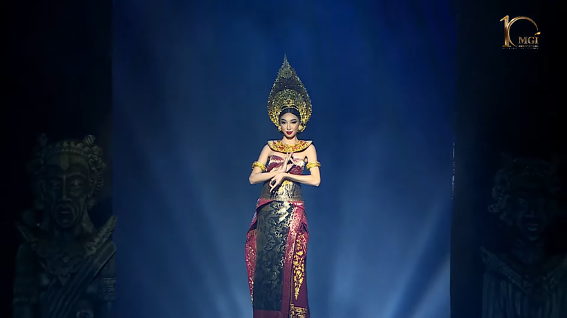 Hoa hậu Thùy Tiên đẹp 'xuất thần' trong trang phục truyền thống Bali