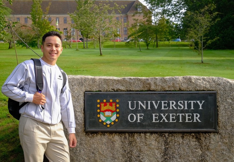 Nguyễn Ngọc Dũng, Giải Ba IELTS Prize 2023 đang là theo học chương trình Thạc sĩ ngành Phương pháp Nghiên cứu Tâm lý tại Đại học Exeter, Vương quốc Anh