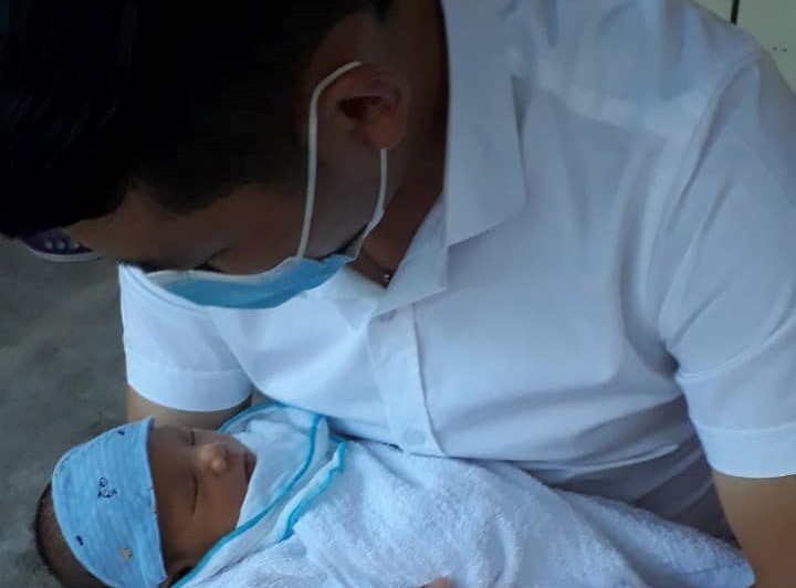Thái Bình: Bé trai sơ sinh bị bỏ rơi trong giỏ nhựa