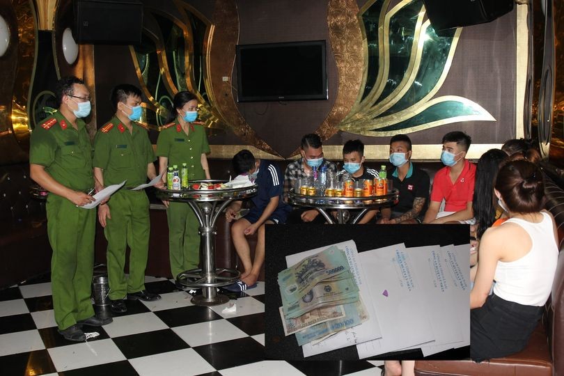 Hà Nam: Bắt giữ 10 đối tượng "bay lắc" trong quán Karaoke bất chấp dịch Covid-19