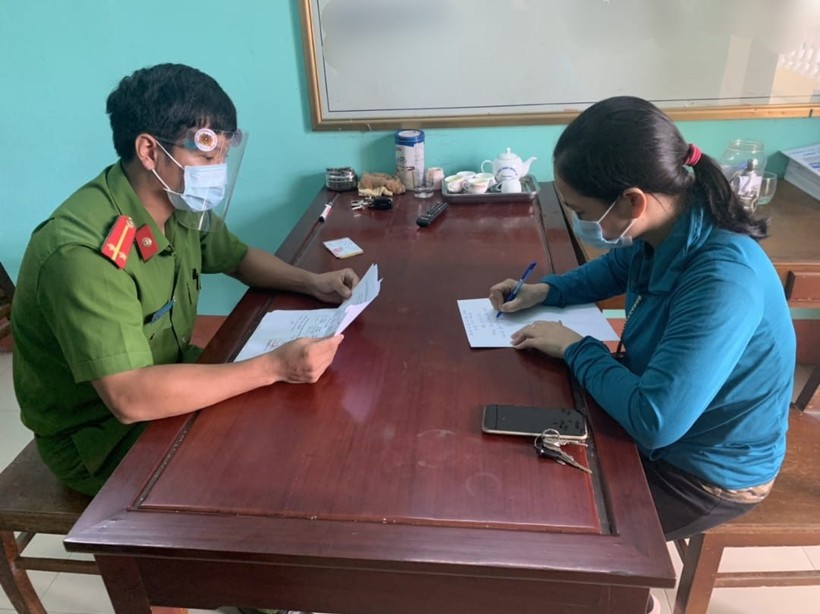 Ninh Bình: Phát hiện người dân Nam Định sửa chữa giấy xét nghiệm nhanh Covid-19