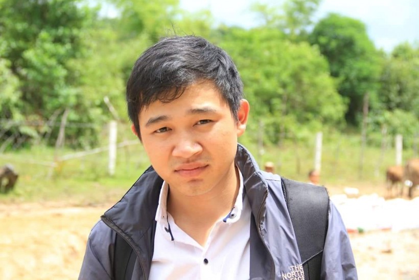 Phóng viên Nguyễn Đức Nhật - tác giả bài viết "Lớp học miễn phí của vợ chồng A Kâm".