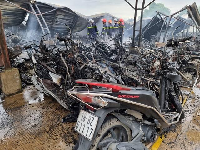 Vụ hỏa hoạn xảy tại Công ty may Youngor Smart Shirts Vietnam (Nam Định) đã thiêu khoảng 250 xe máy.