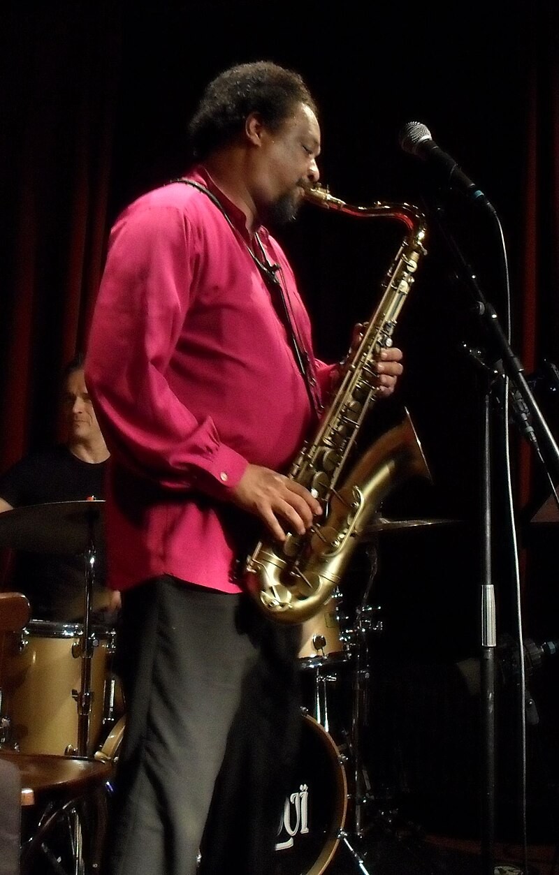Chico Freeman đã thử nghiệm các kỹ thuật mới và có khả năng kết hợp các phong cách âm nhạc khác nhau.