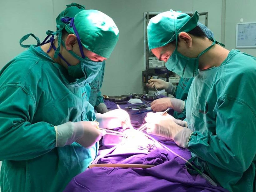 Ca phẫu thuật cấp cứu cắt túi thừa thực quản cho bệnh nhân.