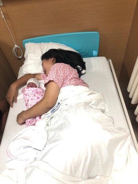 Phú Thọ: Sản phụ “đẻ rơi” bé gái nặng 3,2kg trên taxi 