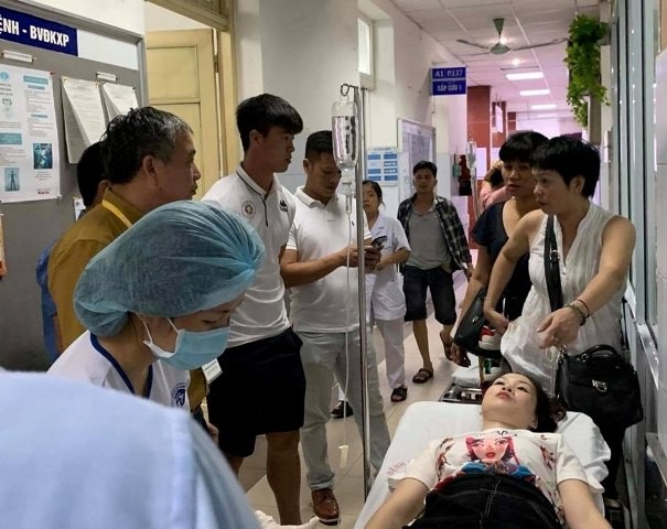Nữ cổ động viên đang điều trị tại Bệnh viện Xanh Pon (BVCC).