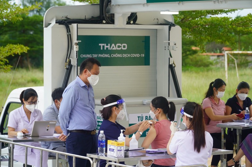 Quảng Bình đã triển khai tiêm vắc xin cho 17.192 cán bộ, giáo viên, nhân viên trường học (Ảnh: N. H)