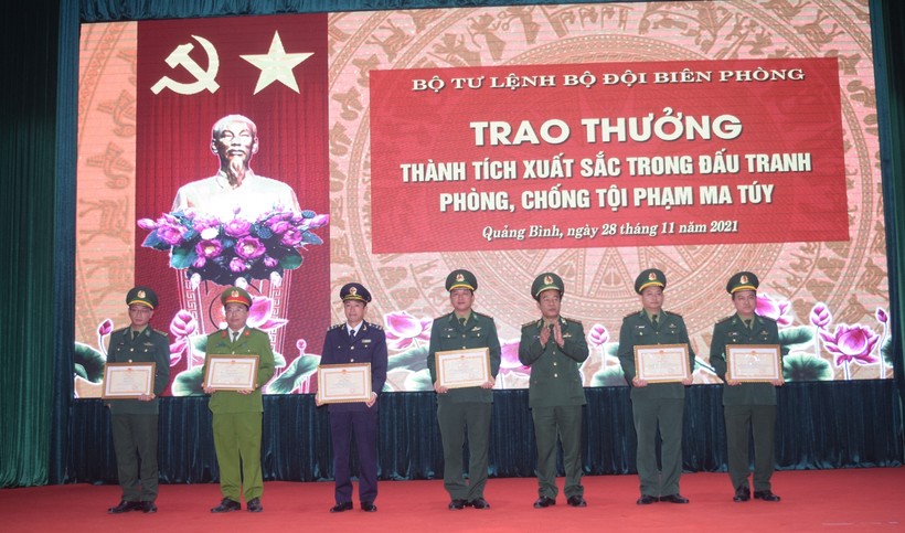 Bộ Tư lệnh Bộ đội Biên phòng trao thưởng cho ban chuyên án QB1121.