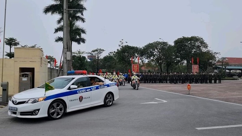 Lực lượng Công an Quảng Bình đồng loạt ra quân thực hiện đợt cao điểm bảo đảm trật tự an toàn giao thông, trật tự xã hội.