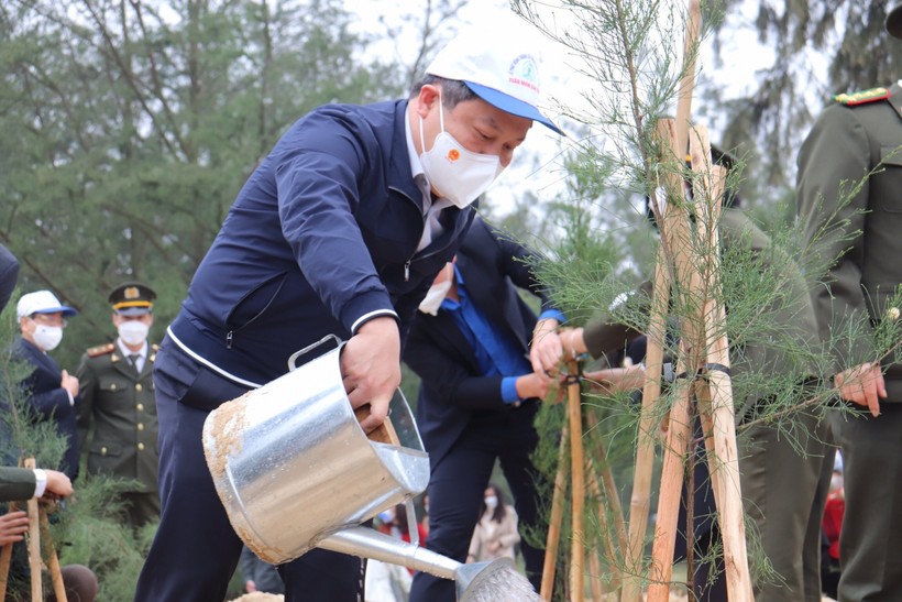 UBND TP. Đồng Hới (Quảng Bình) phối hợp với Sở Nông nghiệp và Phát triển nông thôn tỉnh tổ chức phát động "Tết trồng cây đời đời nhớ ơn Bác Hồ " xuân Nhâm Dần năm 2022.