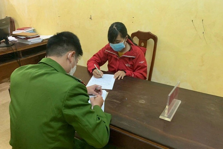 Cơ quan công an làm việc với Lê Thị Hà Giang (Ảnh: Cơ quan Công an cung cấp).