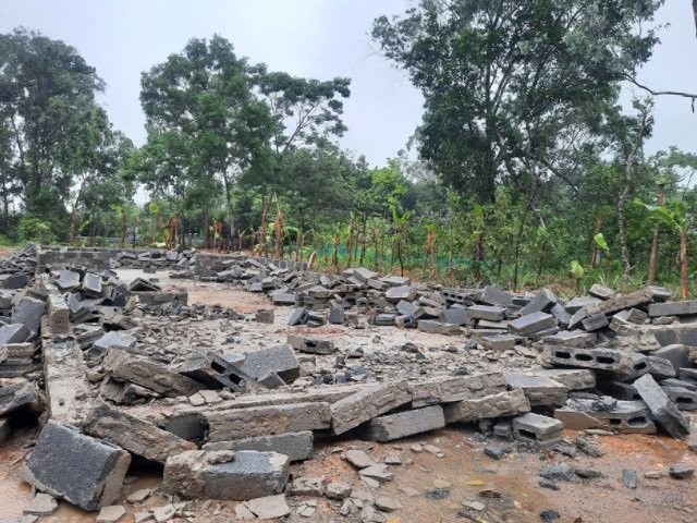 Một số hộ dân ở Quảng Bình đã tự giác tháo dỡ các công trình đã xây dựng trước đó.