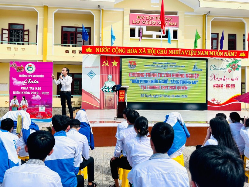 Trong năm học 2022 - 2023, các Trường THPT trên địa bàn Quảng Bình đã phối hợp với Trung tâm dịch vụ việc làm thanh niên Quảng Bình tổ chức các buổi hướng nghiệp cho học sinh.