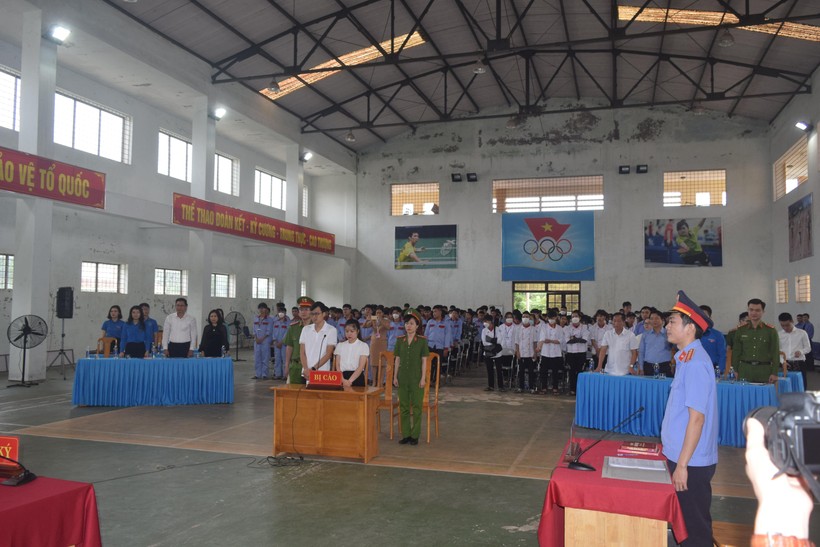 Phiên toà giả định do Ban Thường vụ Đoàn Khối các cơ quan tỉnh và Sở Tư pháp tỉnh Quảng Bình phối hợp tổ chức tuyên truyền cho học sinh, sinh viên tại Trường Cao đẳng nghề Quảng Bình.