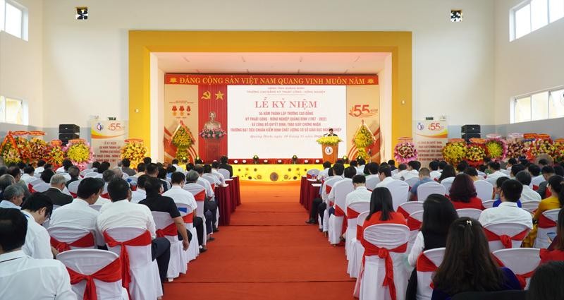 Toàn cảnh Lễ kỷ niệm 55 thành lập Trường Cao đẳng Kỹ thuật Công - Nông nghiệp Quảng Bình.
