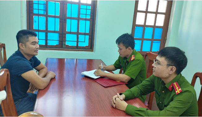 Đối tượng Nguyễn Văn Nam bị khởi tố về tội bắt giữ người trái pháp luật.