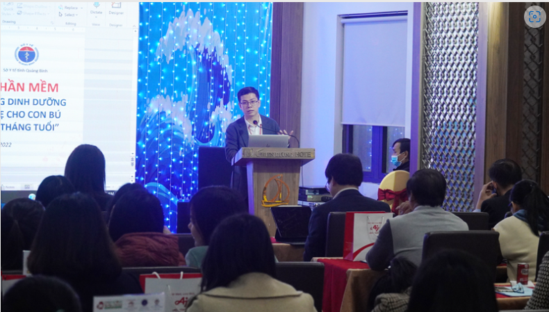 Đại diện Công ty Ajinomoto Việt Nam chia sẻ về nội dung, ý nghĩa của phần mềm trong việc chăm sóc sức khỏe và dinh dưỡng cho bà mẹ và trẻ em. Ảnh: N.H.