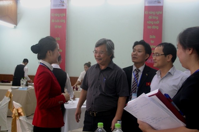 Tổng cục trưởng Nguyễn Hồng Minh gặp gỡ và động viên thí sinh dự thi