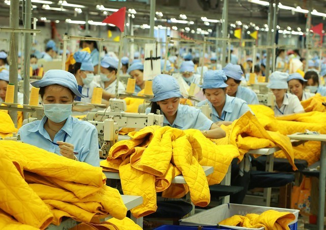 Năng suất lao động theo giờ làm việc của Việt Nam còn thấp hơn nhiều so với một số nước trong khu vực (ảnh nguồn ILO)