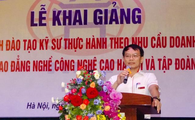 Ông Phạm Xuân Khánh phát biểu tại Lễ khai giảng chương trình đào tạo 