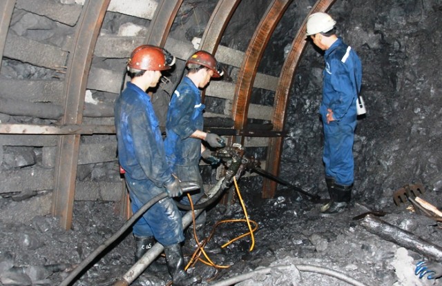 TKV đề xuất giữ nguyên tuổi nghỉ hưu của người lao động khai thác trong hầm lò