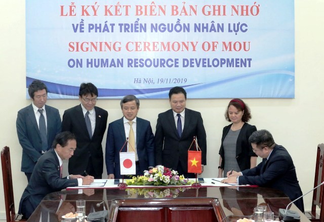 Lễ ký kết Biên bản ghi nhớ về phát triển nguồn nhân lực giữa Bộ LĐ-TB&XH với Chính quyền tỉnh Kanagawa (Nhật Bản). 