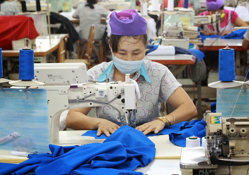 Công nhân trong các nhà máy may mặc tham gia Better Work được hưởng lợi khi tiêu chuẩn lao động tăng lên