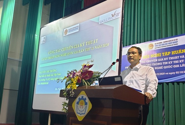 Ông Nguyễn Chí Trường thông tin các nội dung kỹ thuật tại Hội nghị 