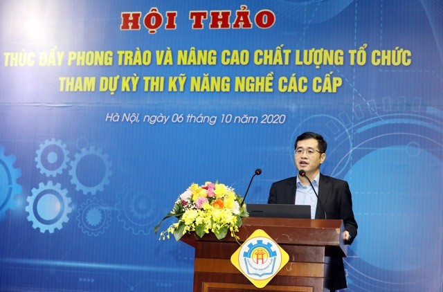 Ông Lê Văn Chương  Phó vụ trưởng Vụ Kỹ năng nghề, Tổng cục Giáo dục nghề nghiệp phát biểu tại hội thảo