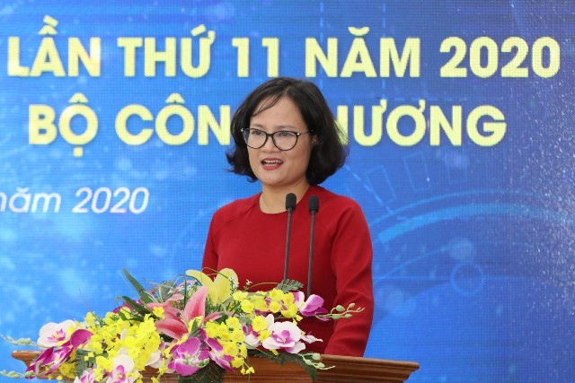 Phó Tổng cục trưởng Tổng cục Giáo dục nghề nghiệp Nguyễn Thị Việt Hương phát biểu tại lễ bế mạc