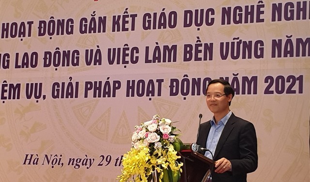 Ông Trương Anh Dũng – Tổng cục trưởng Tổng cục Giáo dục nghề nghiệp phát biểu tại hội nghị