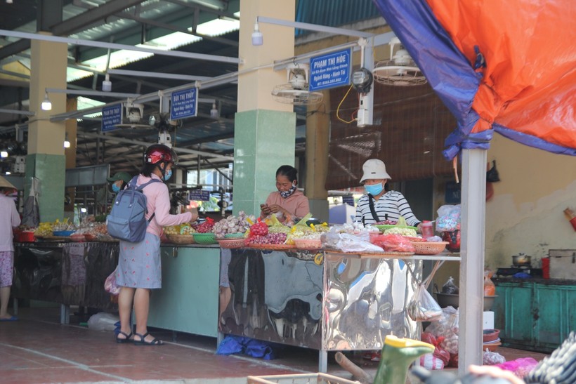 Tiểu thương ở chợ Phước Mỹ. 